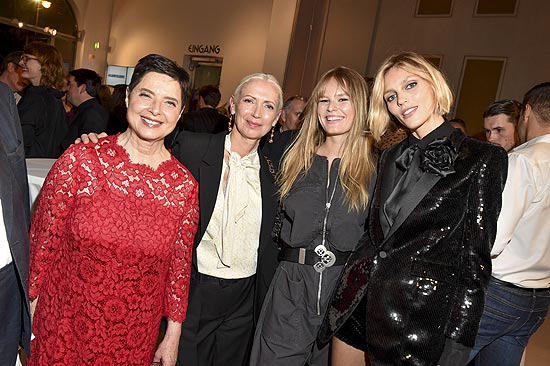 Isabella Rossellini, Christiane Arp (Chefredakteurin VOGUE Germany), Anna Ewers, Anja Rubik / VOGUE Preview Ausstellung in der Villa Stuck in M&uuml;nchen am 08.10.2019 / Foto: BrauerPhotos / G.Nitschke fuer VOGUE Deutschland